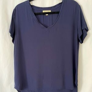 Cloth & Stone dark blue top with longer back